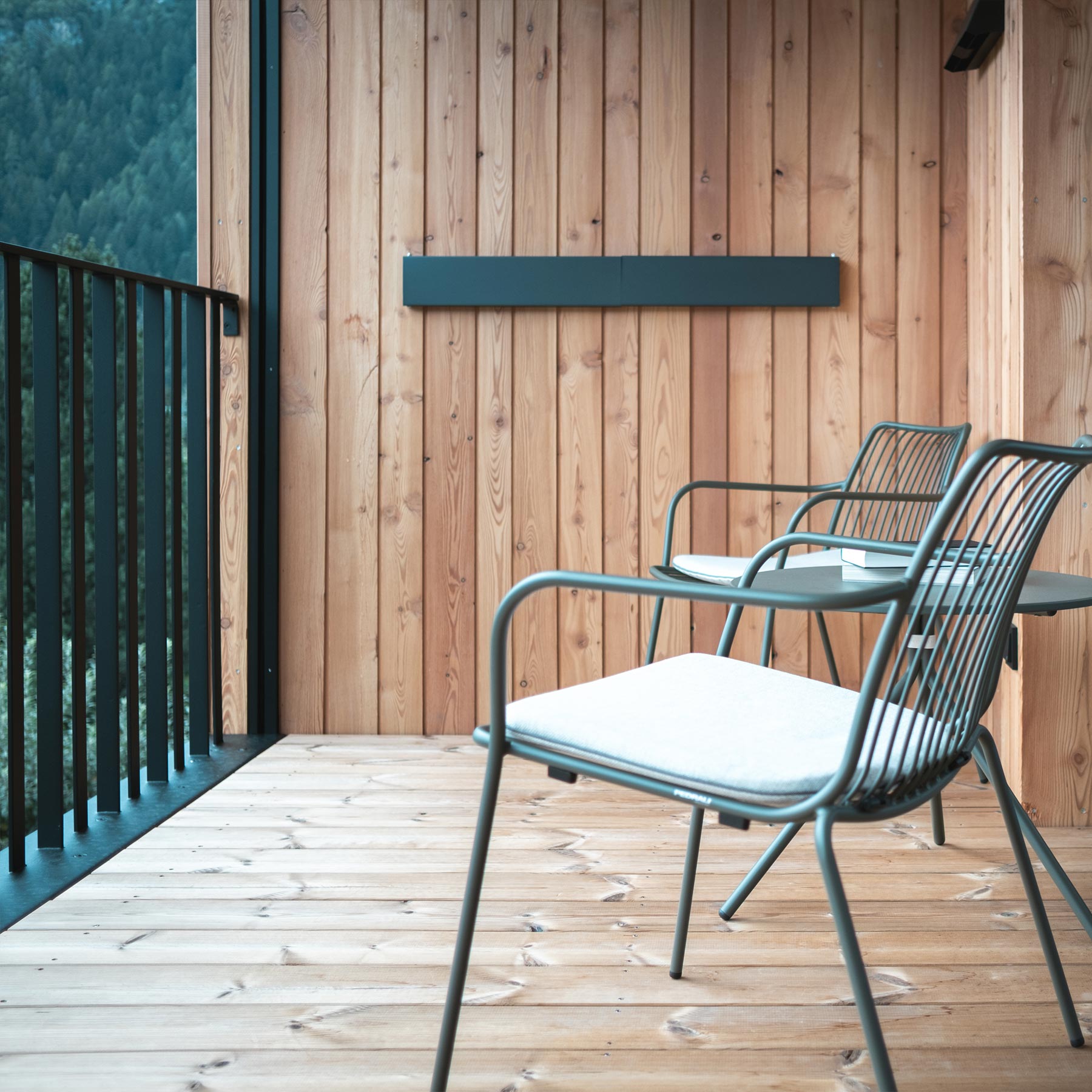 foxydry hide premium aluminium antrhacite wall mounted drying rack hotel innerhofer view 01