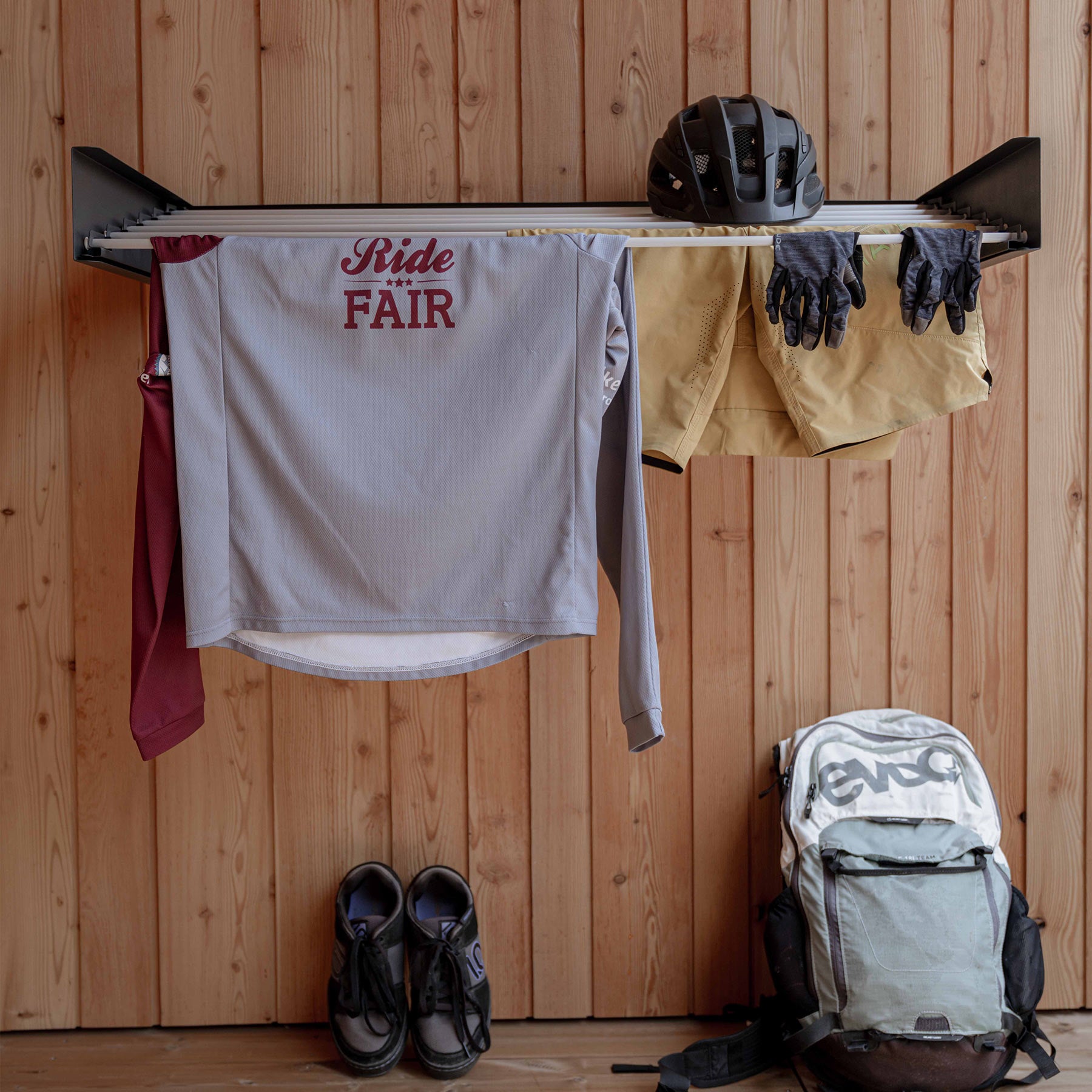 foxydry hide premium aluminium antrhacite wall mounted drying rack hotel innerhofer view 02